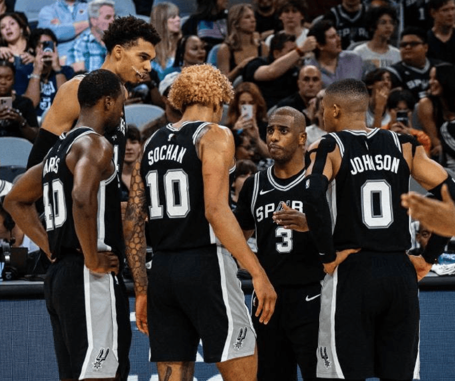 足球中超球员获选月最佳，数据联盟第一（中超球星当选月度最佳，数据领跑全联盟）