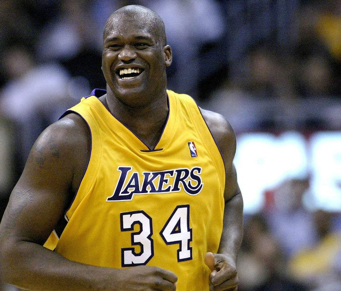 记者：对和俱乐部有分歧但最终留队的球员，球迷应该宽容一点（记者：球员与俱乐部有分歧仍选择留队，球迷应多些包容）