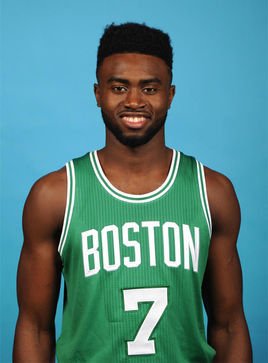 葡超比赛一球员受伤需要担架，对方球员帮忙传递担架吃黄牌（葡超争议一幕：球员伤退需担架，对手递担架反吃黄牌）