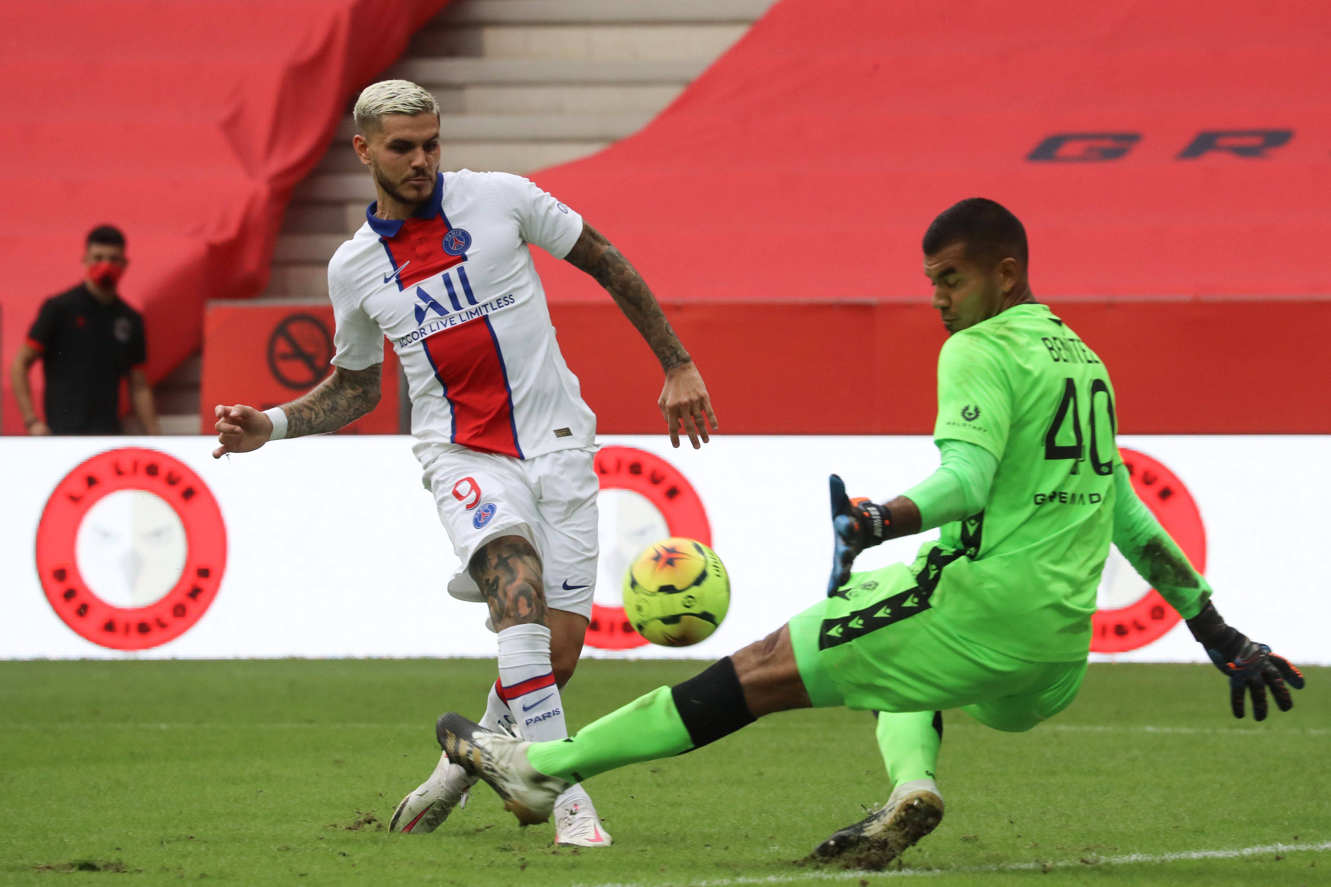 C罗爆射破门全场沸腾（C罗重炮破网，引爆全场）