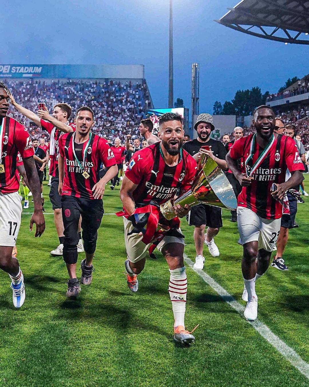 英格兰大名单：凯恩领衔，贝林、福登回归，拉什福德在列（英格兰公布新名单：凯恩挂帅，贝林厄姆与福登回归，拉什福德入选）