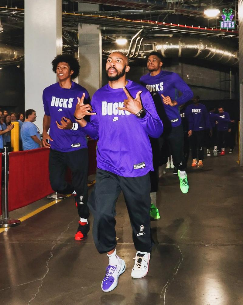 印媒：在梅西提前离场后印度球迷冲入球场大闹，有人受伤（印媒：梅西提前退场后印度球迷闯入球场引发骚乱，致人受伤）