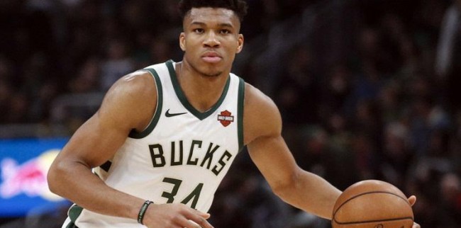 海港vs柔佛半场数据：射门3-12遭碾压，解围数14-5（海港战柔佛半场：射门3比12落下风，解围14比5占优）