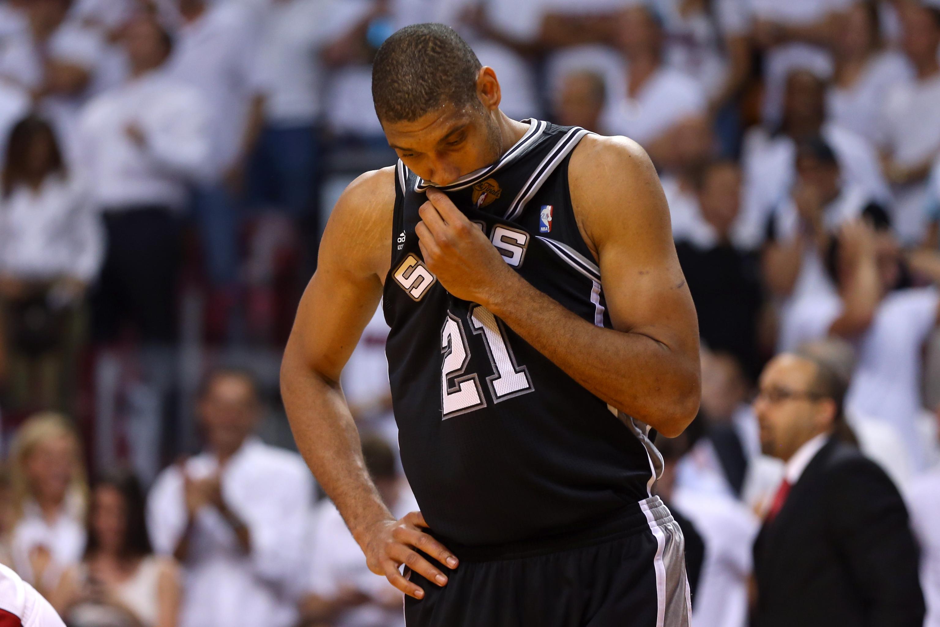 太阳报：麦克托米奈领意甲最佳球员奖，被女友透视着装抢风头（太阳报：麦克托米奈荣膺意甲最佳，女友透视造型抢尽风头）