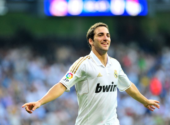 龙赛罗：阿隆索曾说皇马要踢摇滚足球，现在既不摇滚也无节奏（龙赛罗：阿隆索曾称皇马要踢摇滚风，如今既不摇滚也没节奏）